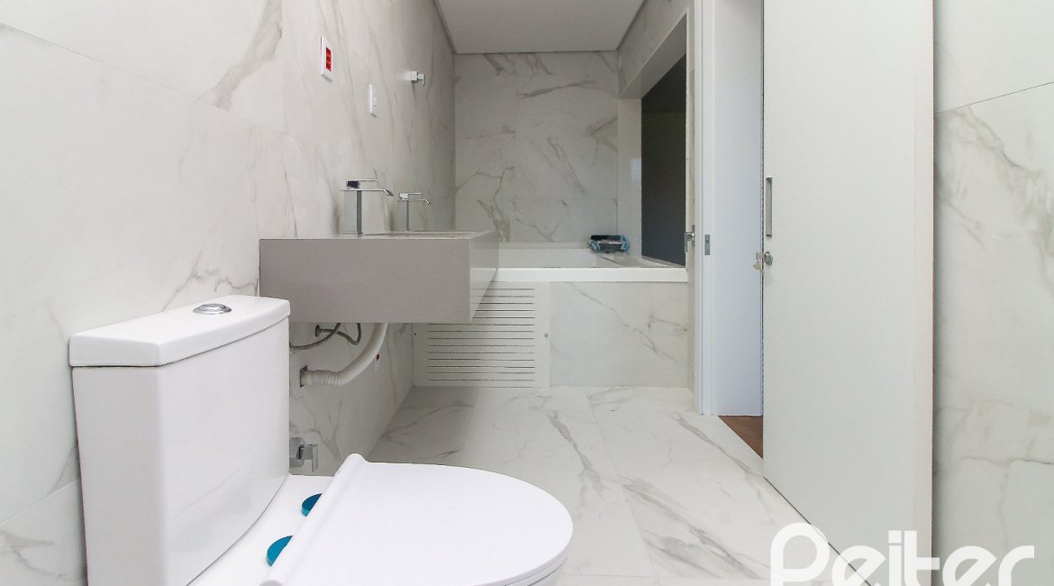 Casa em Condomínio à venda com 209m², 3 dormitórios, 3 suítes, 2 vagas, no bairro Ipanema em Porto Alegre