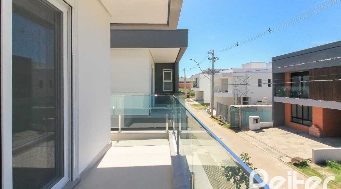 Casa em Condomínio à venda com 209m², 3 dormitórios, 3 suítes, 2 vagas, no bairro Ipanema em Porto Alegre