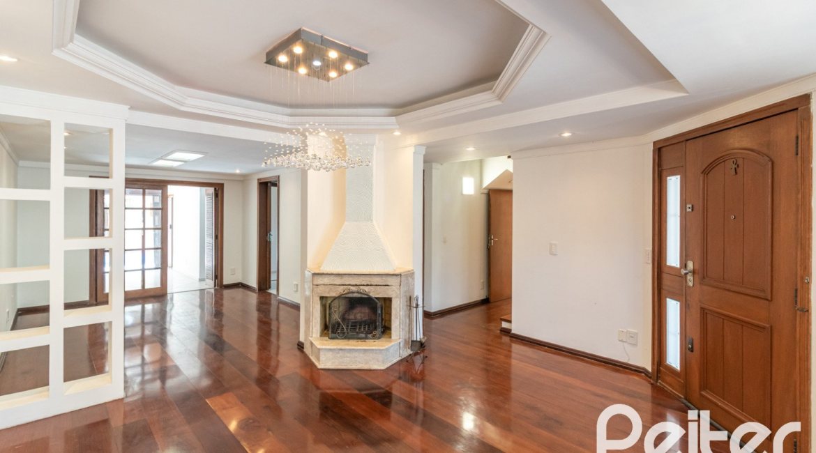 Casa à venda com 309m², 4 dormitórios, 1 suíte, 4 vagas, no bairro Ipanema em Porto Alegre