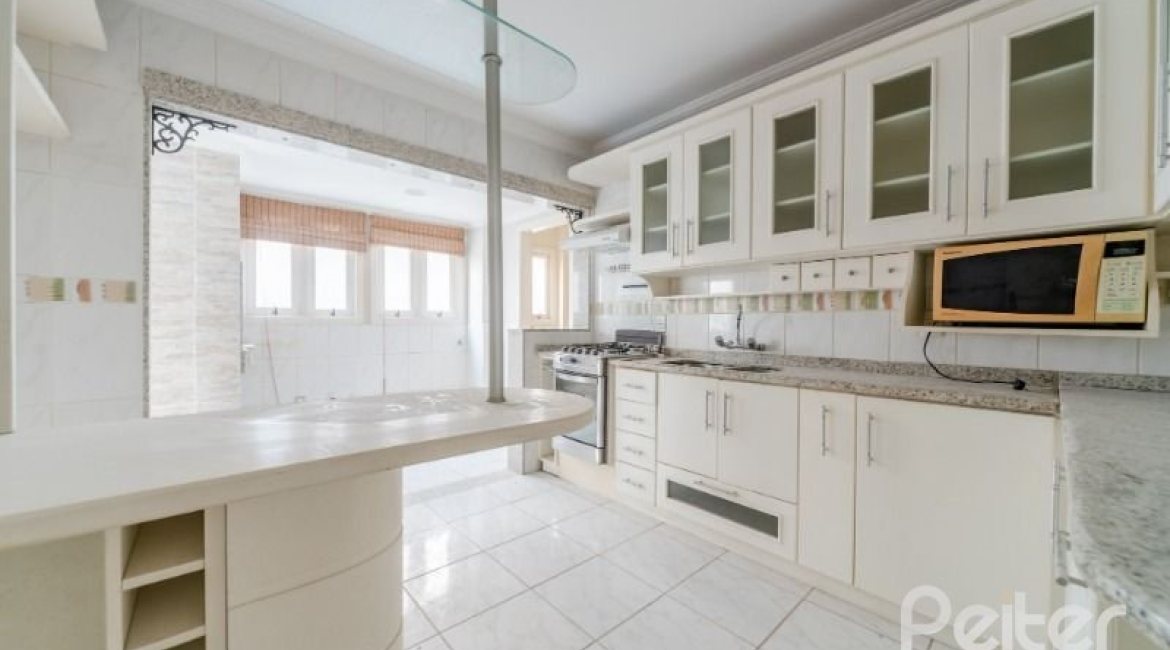 Apartamento à venda com 105m², 2 dormitórios, 1 suíte, 2 vagas, no bairro Cristal em Porto Alegre