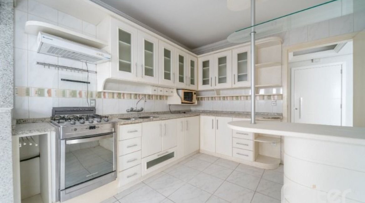 Apartamento à venda com 105m², 2 dormitórios, 1 suíte, 2 vagas, no bairro Cristal em Porto Alegre