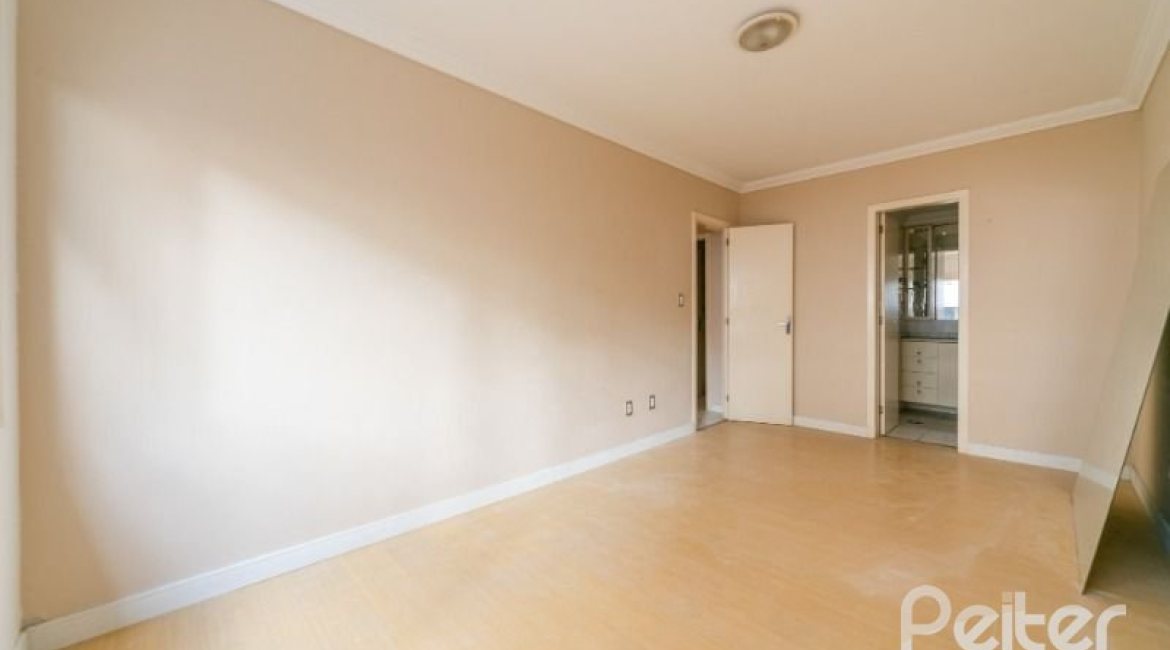 Apartamento à venda com 105m², 2 dormitórios, 1 suíte, 2 vagas, no bairro Cristal em Porto Alegre