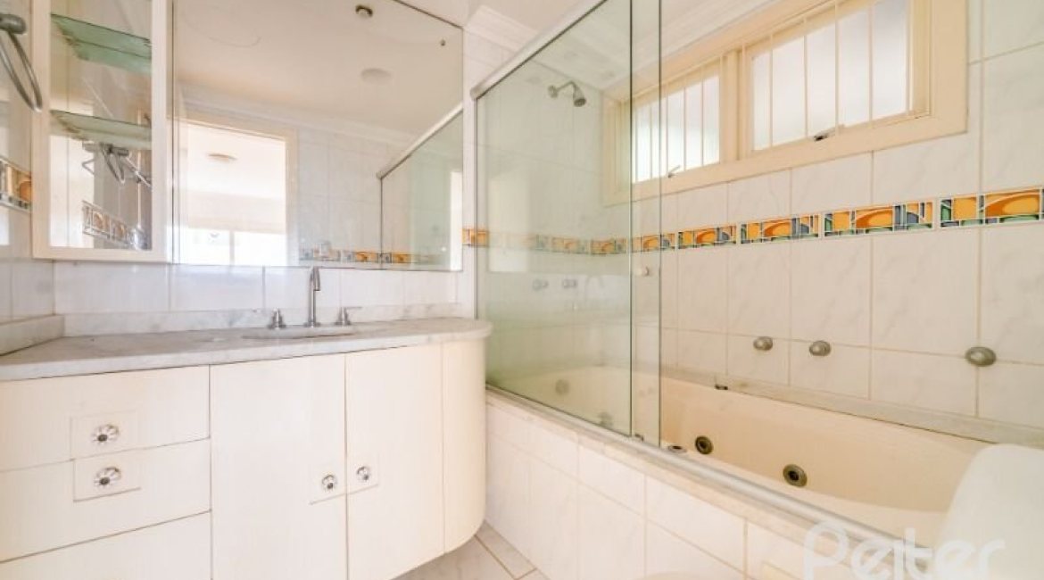 Apartamento à venda com 105m², 2 dormitórios, 1 suíte, 2 vagas, no bairro Cristal em Porto Alegre