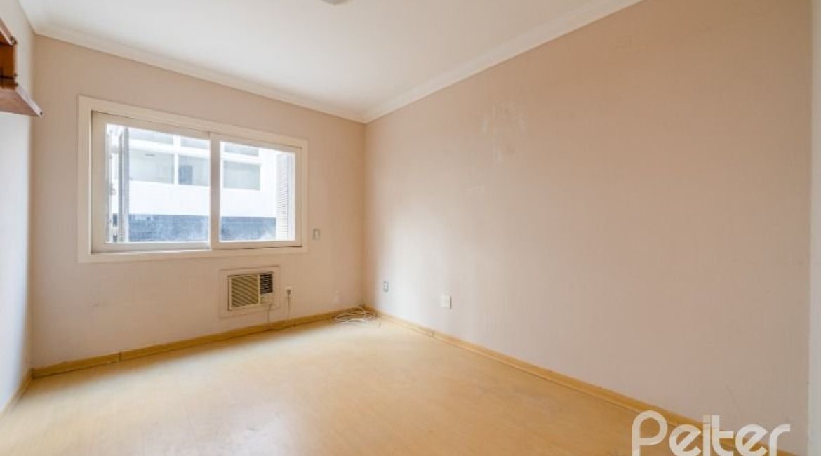 Apartamento à venda com 105m², 2 dormitórios, 1 suíte, 2 vagas, no bairro Cristal em Porto Alegre