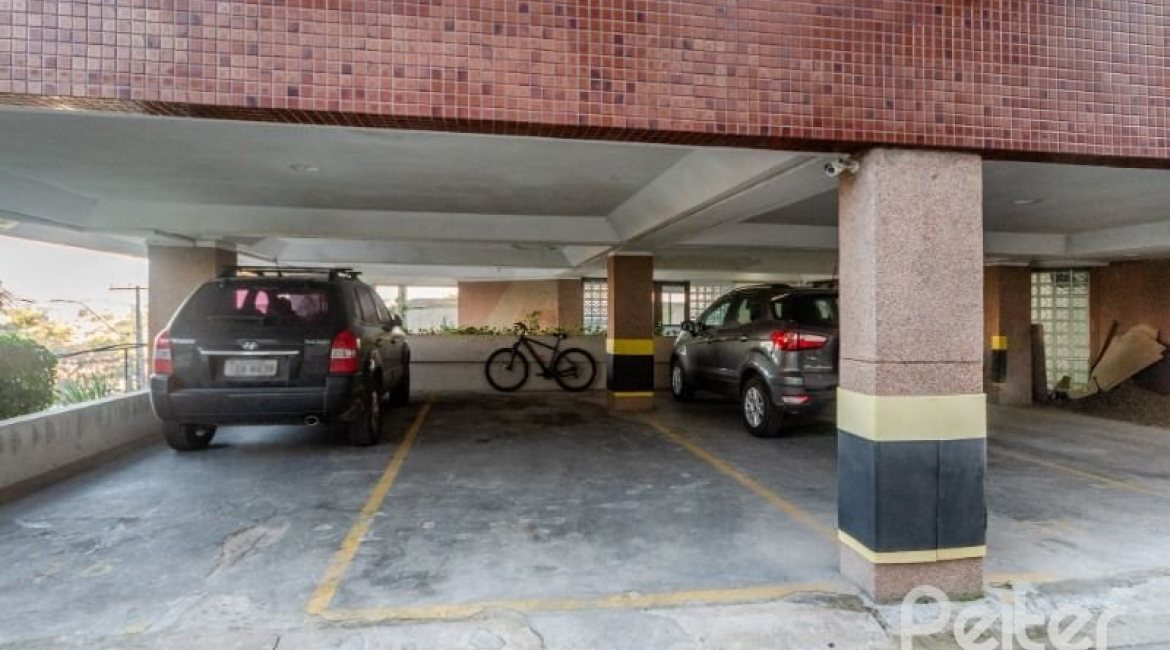 Apartamento à venda com 105m², 2 dormitórios, 1 suíte, 2 vagas, no bairro Cristal em Porto Alegre