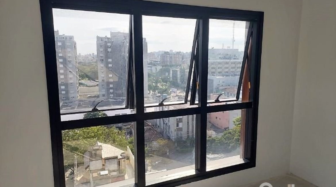 Comercial à venda com 37m², 1 vaga, no bairro Menino Deus em Porto Alegre
