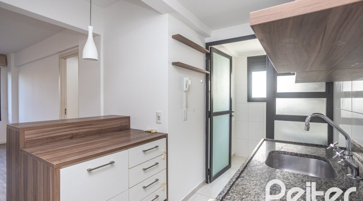 Apartamento à venda com 73m², 3 dormitórios, 1 suíte, 2 vagas, no bairro Tristeza em PORTO ALEGRE