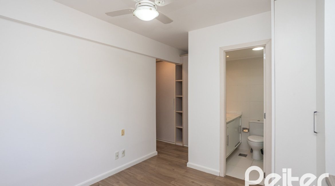 Apartamento à venda com 73m², 3 dormitórios, 1 suíte, 2 vagas, no bairro Tristeza em PORTO ALEGRE