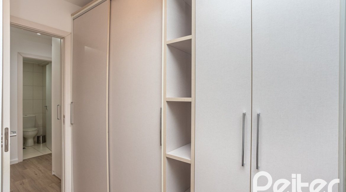 Apartamento à venda com 73m², 3 dormitórios, 1 suíte, 2 vagas, no bairro Tristeza em PORTO ALEGRE