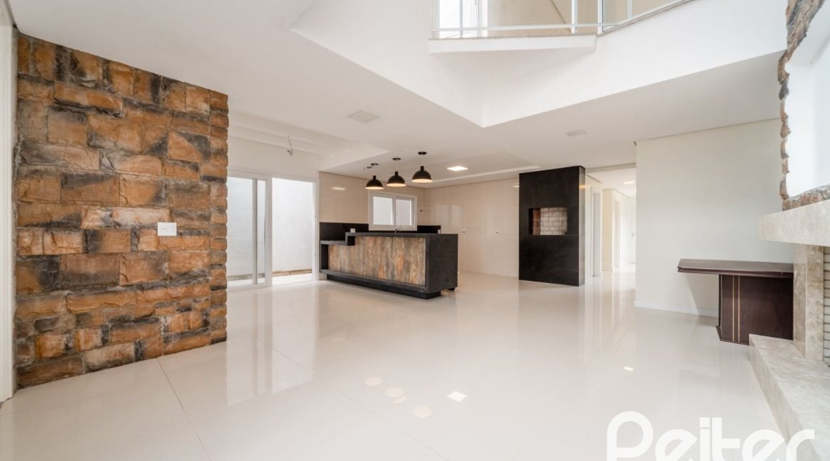 Casa em Condomínio à venda com 294m², 5 dormitórios, 5 suítes, 4 vagas, no bairro Terra Ville em PORTO ALEGRE