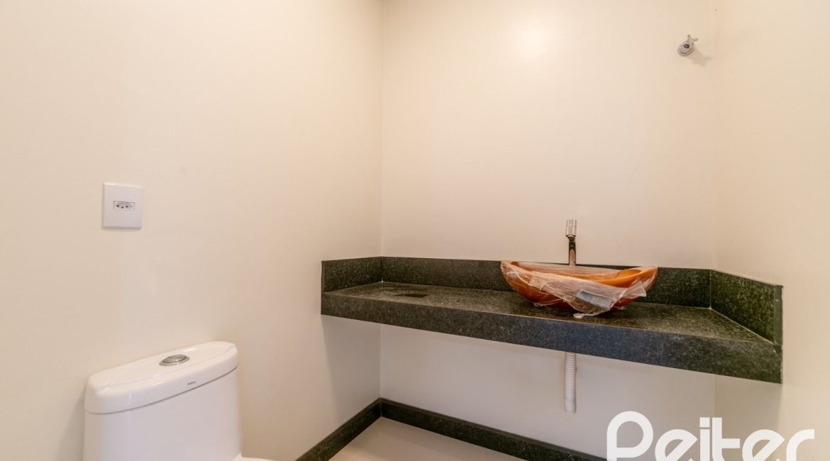 Casa em Condomínio à venda com 294m², 5 dormitórios, 5 suítes, 4 vagas, no bairro Terra Ville em PORTO ALEGRE