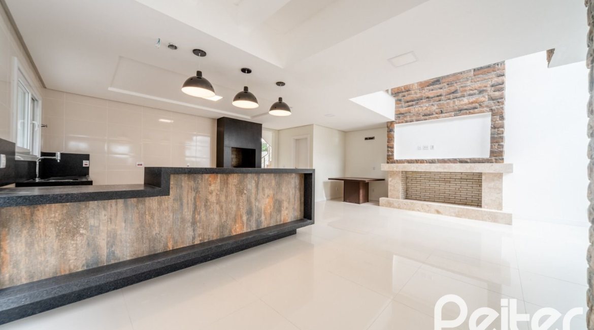 Casa em Condomínio à venda com 294m², 5 dormitórios, 5 suítes, 4 vagas, no bairro Terra Ville em PORTO ALEGRE