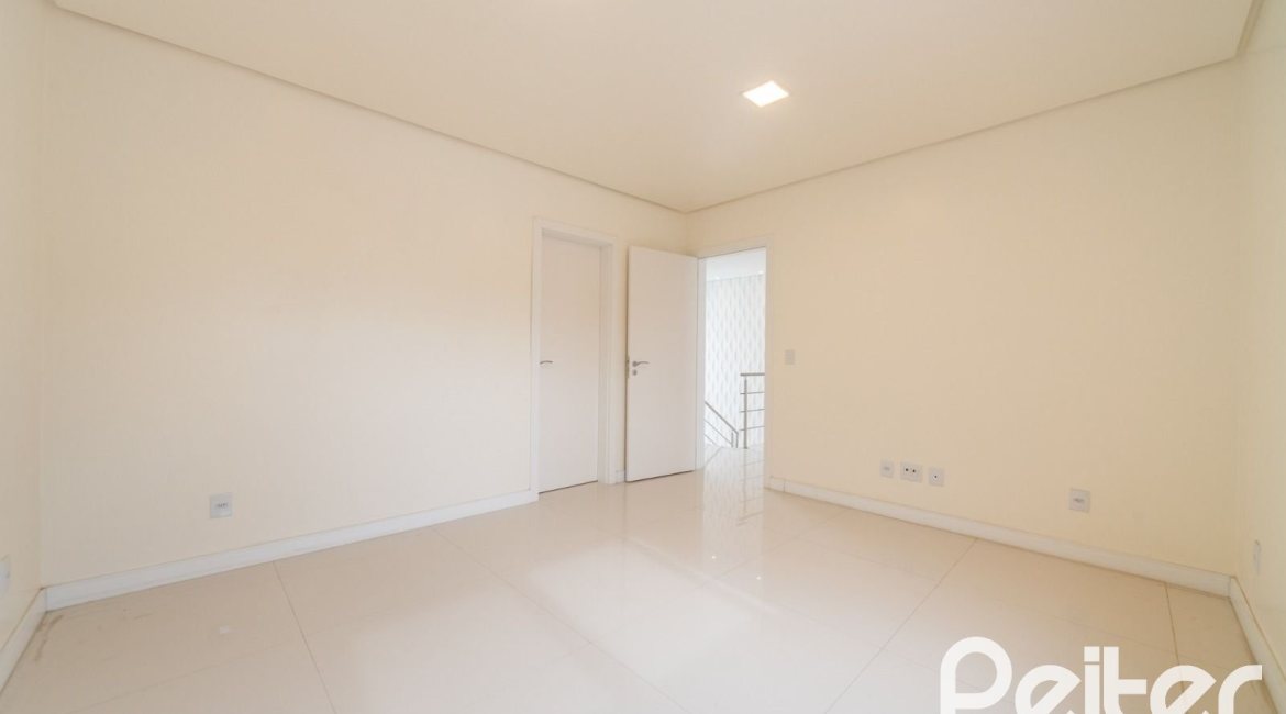 Casa em Condomínio à venda com 294m², 5 dormitórios, 5 suítes, 4 vagas, no bairro Terra Ville em PORTO ALEGRE