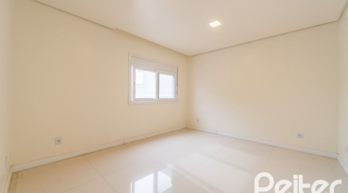 Casa em Condomínio à venda com 294m², 5 dormitórios, 5 suítes, 4 vagas, no bairro Terra Ville em PORTO ALEGRE
