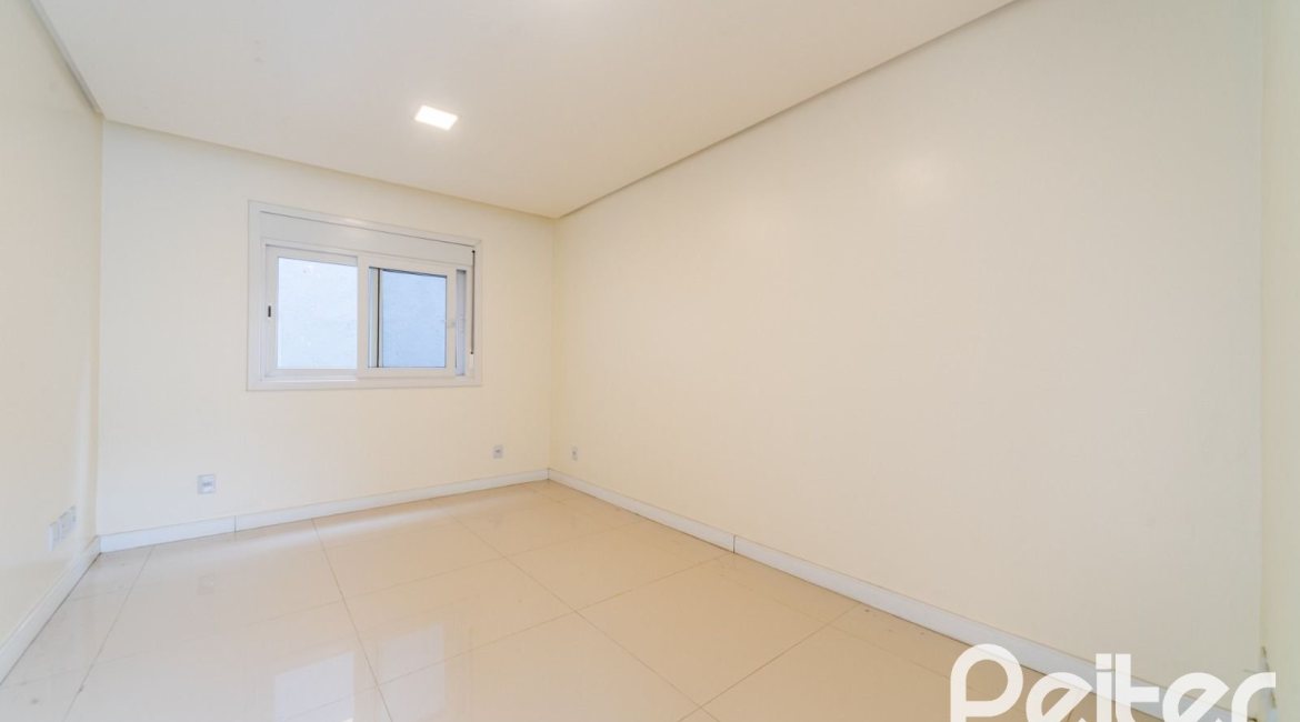 Casa em Condomínio à venda com 294m², 5 dormitórios, 5 suítes, 4 vagas, no bairro Terra Ville em PORTO ALEGRE