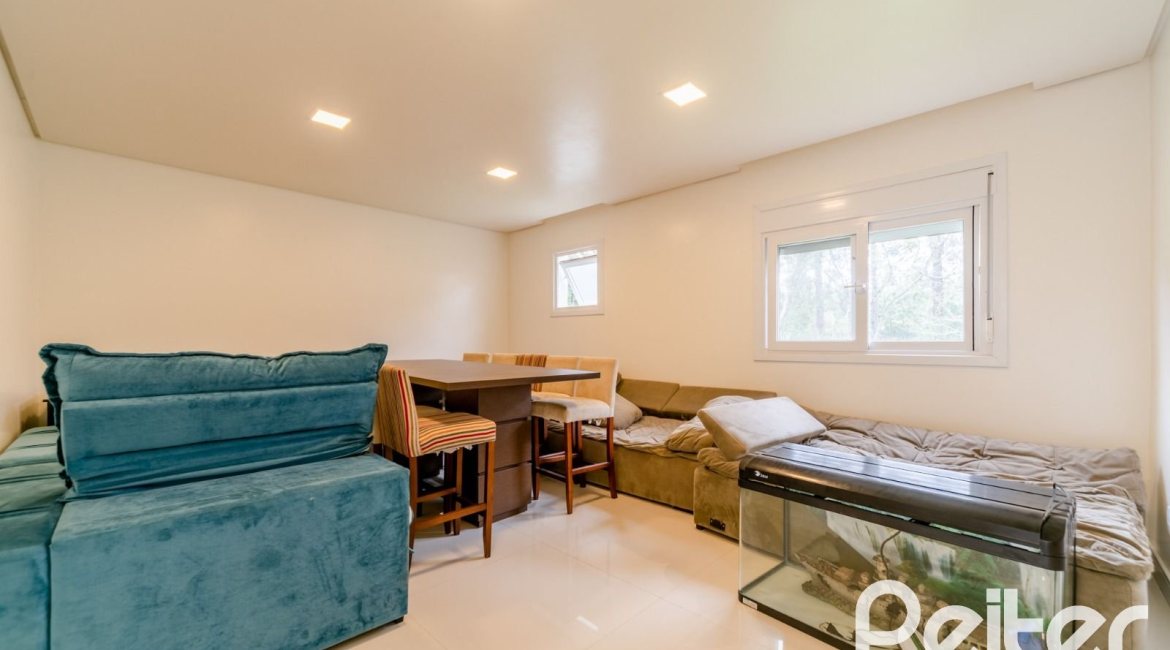 Casa em Condomínio à venda com 294m², 5 dormitórios, 5 suítes, 4 vagas, no bairro Terra Ville em PORTO ALEGRE