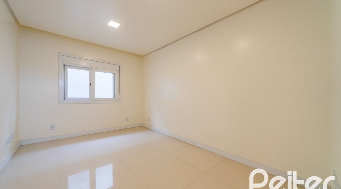 Casa em Condomínio à venda com 294m², 5 dormitórios, 5 suítes, 4 vagas, no bairro Terra Ville em PORTO ALEGRE