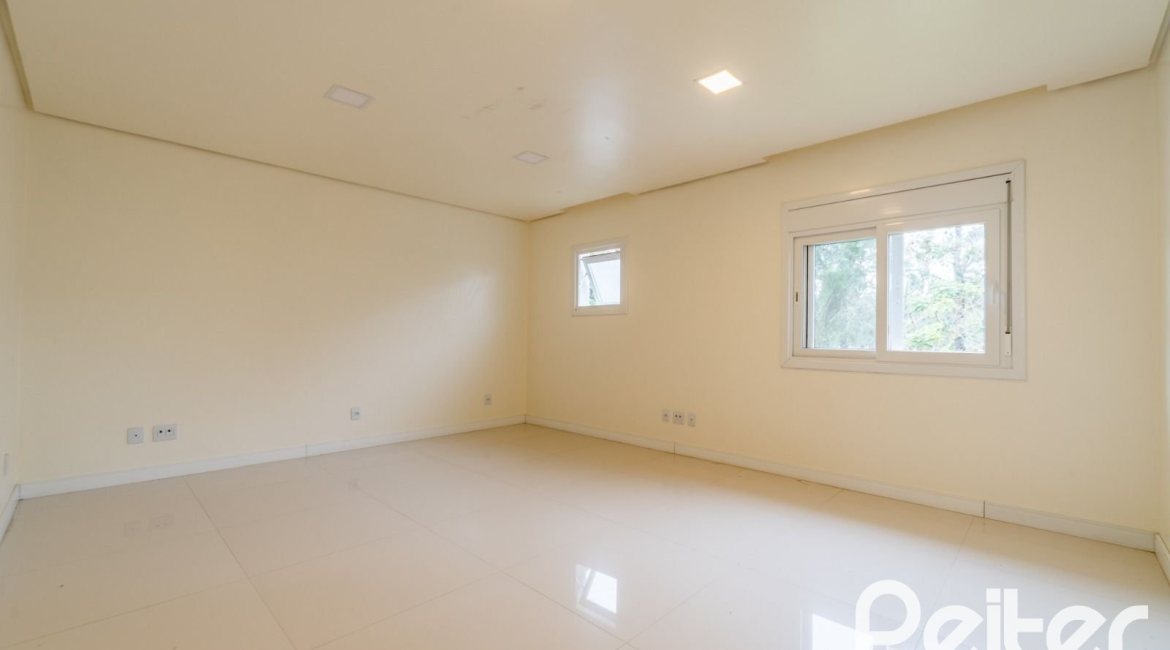 Casa em Condomínio à venda com 294m², 5 dormitórios, 5 suítes, 4 vagas, no bairro Terra Ville em PORTO ALEGRE