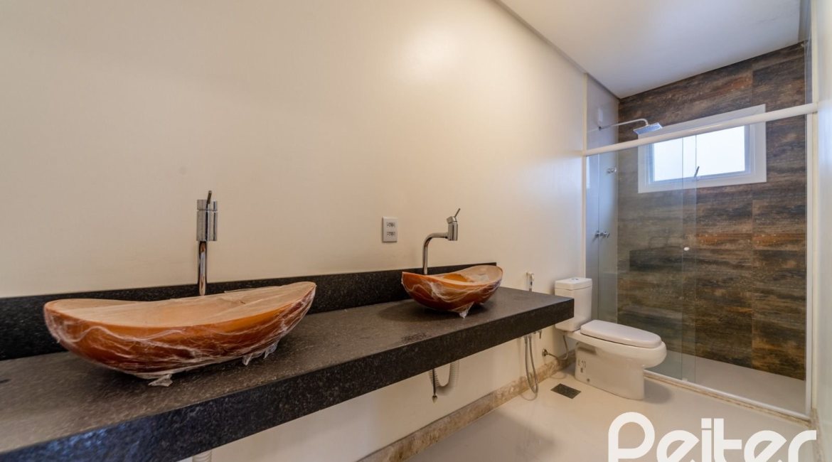 Casa em Condomínio à venda com 294m², 5 dormitórios, 5 suítes, 4 vagas, no bairro Terra Ville em PORTO ALEGRE