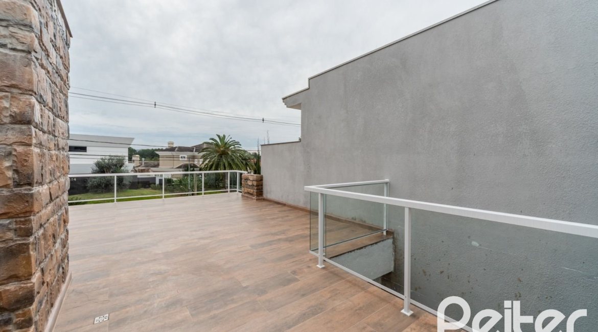 Casa em Condomínio à venda com 294m², 5 dormitórios, 5 suítes, 4 vagas, no bairro Terra Ville em PORTO ALEGRE