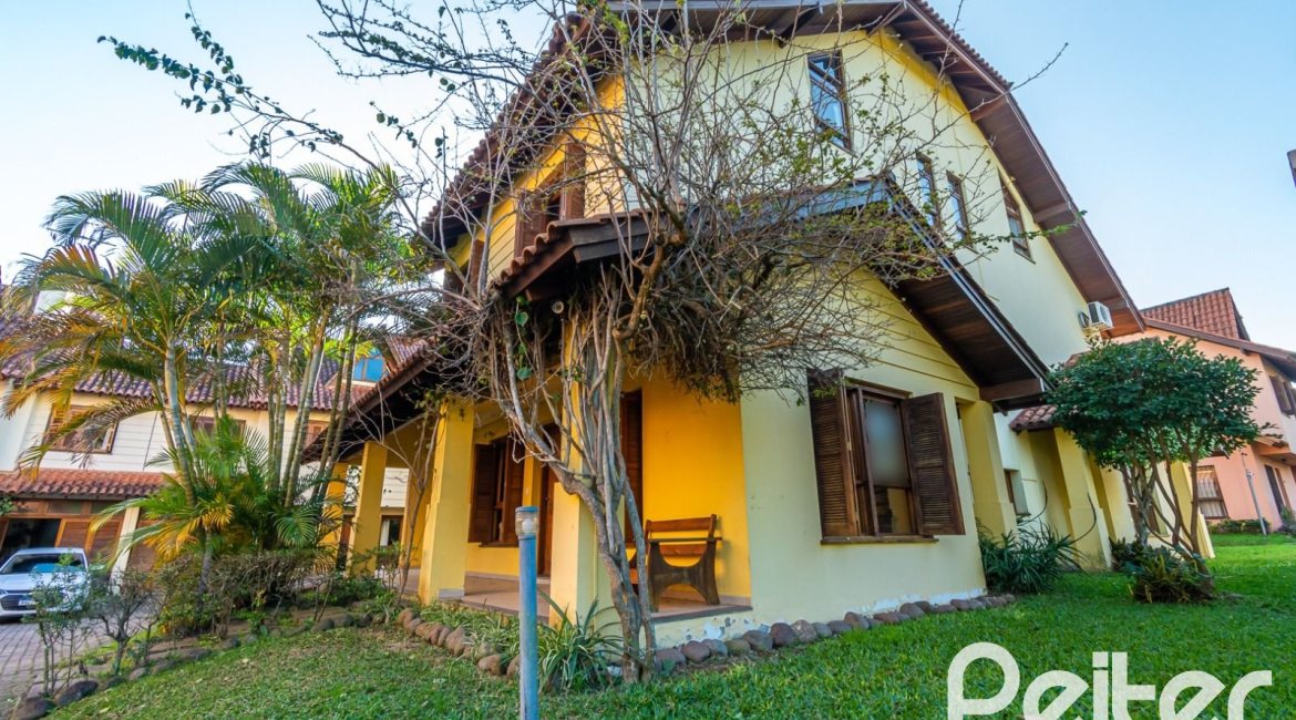 Casa em Condomínio à venda com 174m², 3 dormitórios, 1 suíte, 2 vagas, no bairro Guarujá em Porto Alegre