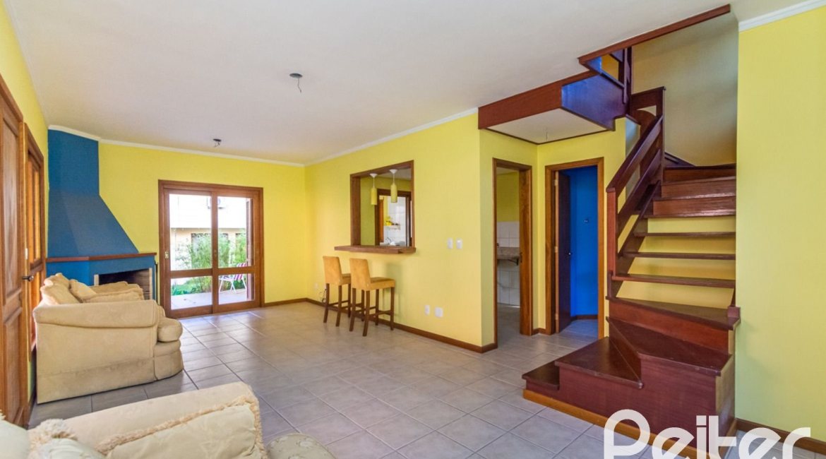 Casa em Condomínio à venda com 174m², 3 dormitórios, 1 suíte, 2 vagas, no bairro Guarujá em Porto Alegre