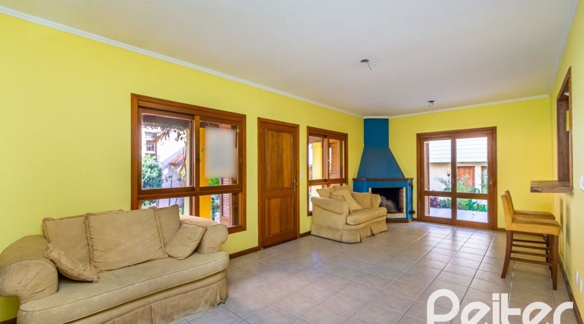 Casa em Condomínio à venda com 174m², 3 dormitórios, 1 suíte, 2 vagas, no bairro Guarujá em Porto Alegre