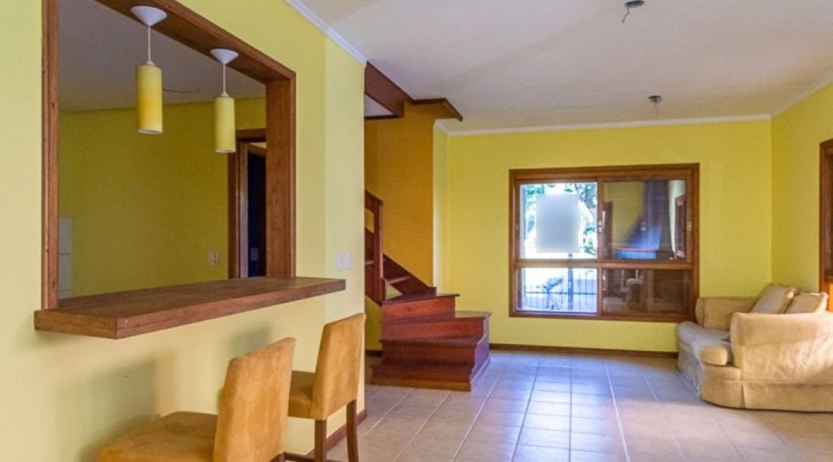 Casa em Condomínio à venda com 174m², 3 dormitórios, 1 suíte, 2 vagas, no bairro Guarujá em Porto Alegre