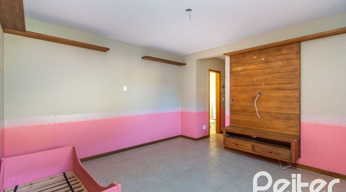 Casa em Condomínio à venda com 174m², 3 dormitórios, 1 suíte, 2 vagas, no bairro Guarujá em Porto Alegre