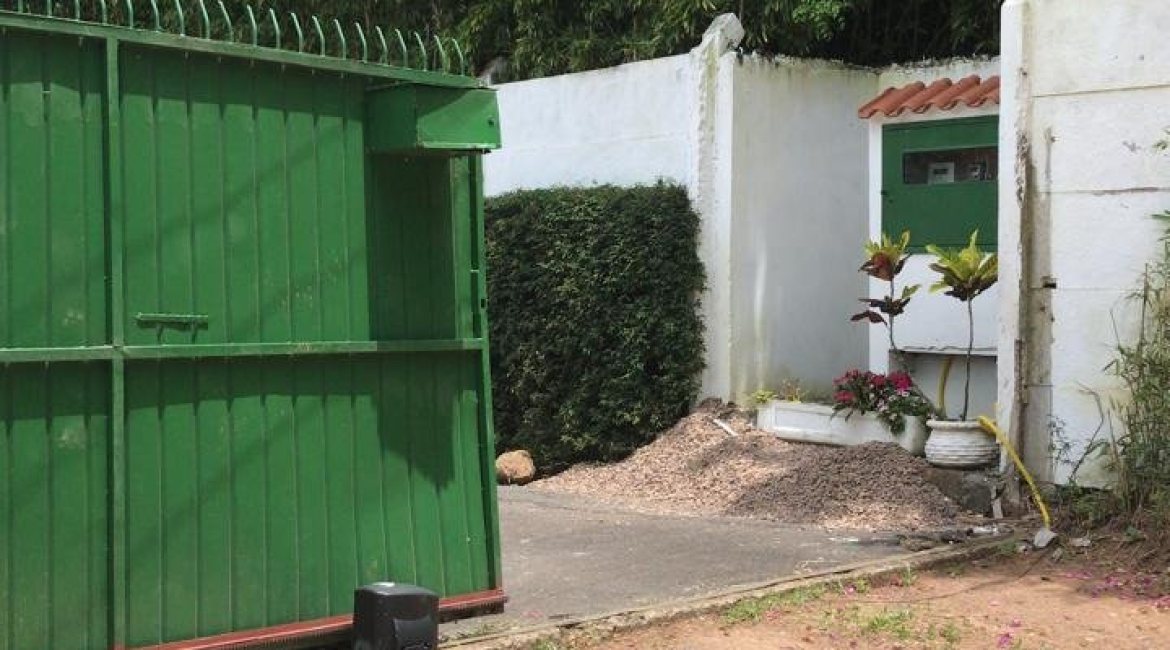 Terreno à venda com 3313m², no bairro Vila Nova em Porto Alegre