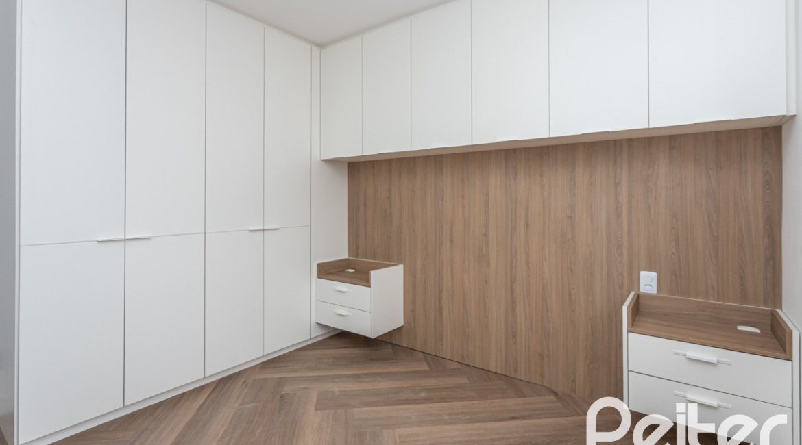 Apartamento à venda com 65m², 2 dormitórios, 1 suíte, 1 vaga, no bairro Tristeza em Porto Alegre