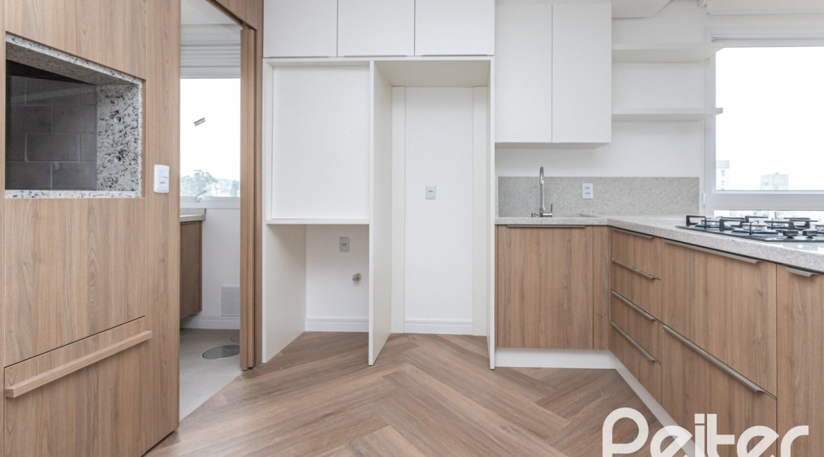 Apartamento à venda com 65m², 2 dormitórios, 1 suíte, 1 vaga, no bairro Tristeza em Porto Alegre