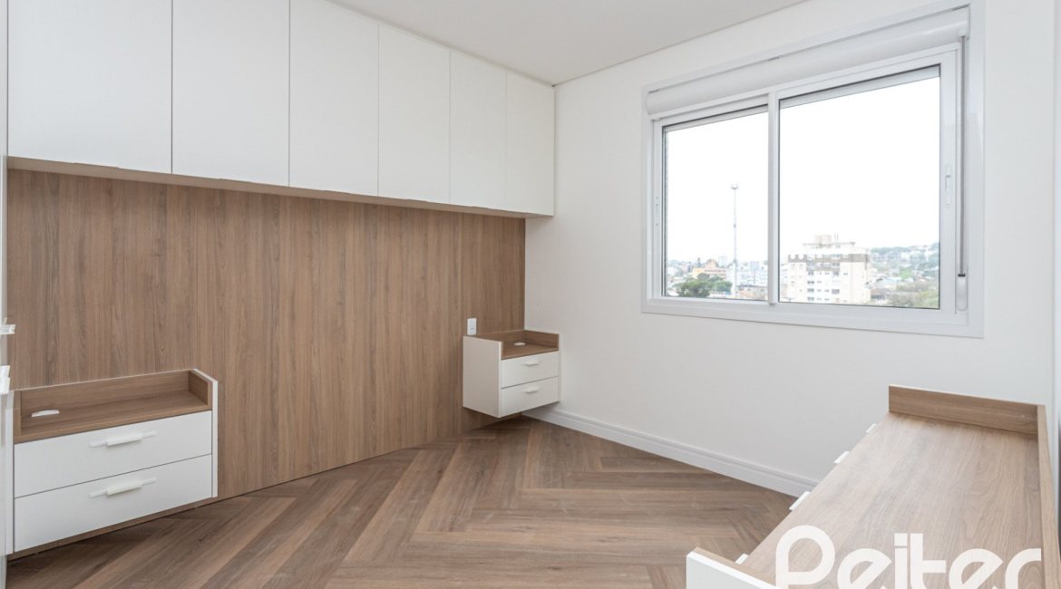 Apartamento à venda com 65m², 2 dormitórios, 1 suíte, 1 vaga, no bairro Tristeza em Porto Alegre