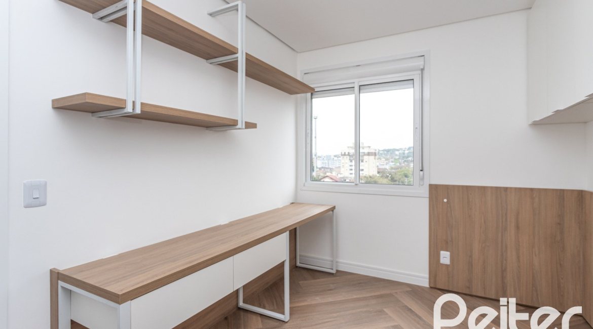 Apartamento à venda com 65m², 2 dormitórios, 1 suíte, 1 vaga, no bairro Tristeza em Porto Alegre