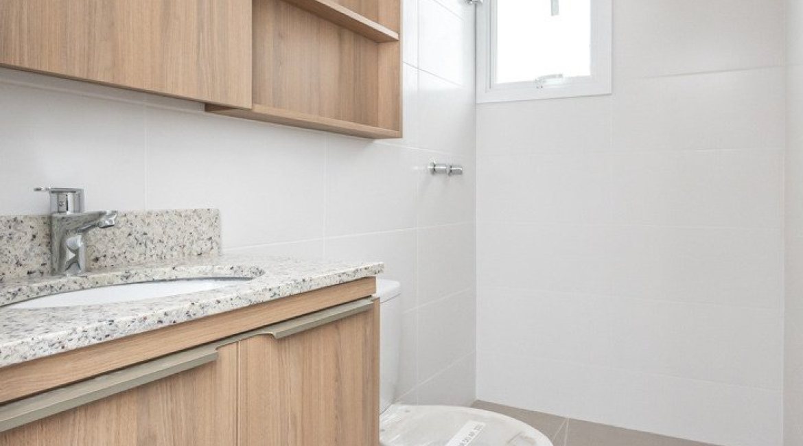 Apartamento à venda com 65m², 2 dormitórios, 1 suíte, 1 vaga, no bairro Tristeza em Porto Alegre