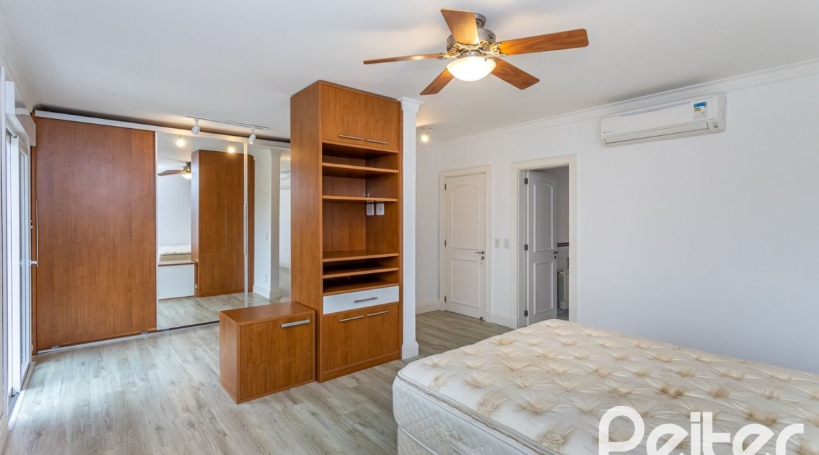 Casa em Condomínio à venda com 615m², 4 dormitórios, 4 suítes, 6 vagas, no bairro Terra Ville em PORTO ALEGRE