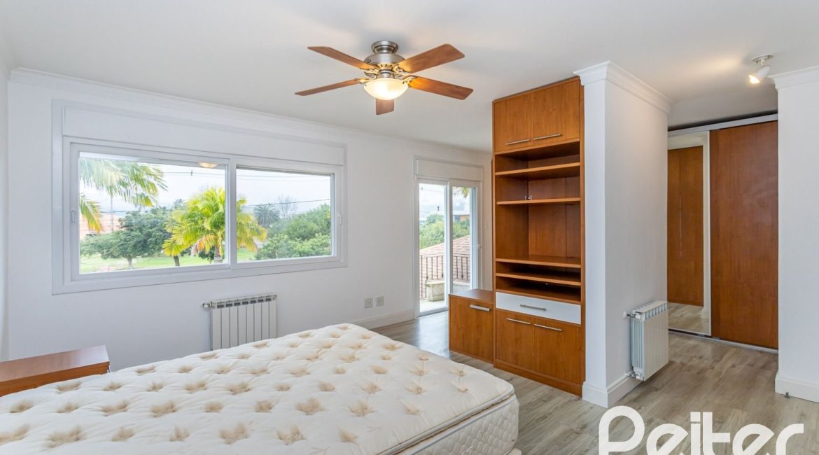 Casa em Condomínio à venda com 615m², 4 dormitórios, 4 suítes, 6 vagas, no bairro Terra Ville em PORTO ALEGRE