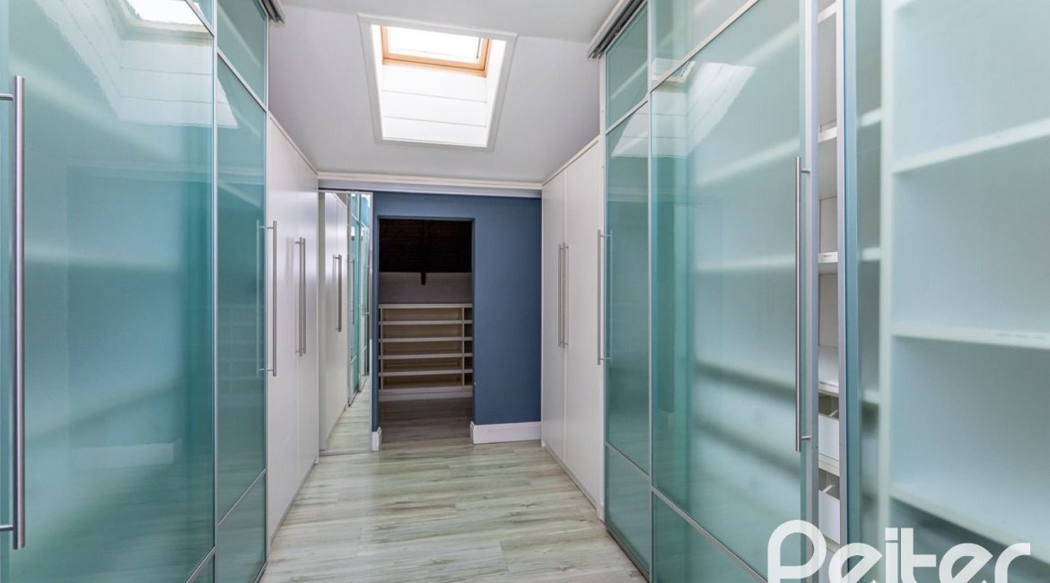 Casa em Condomínio à venda com 615m², 4 dormitórios, 4 suítes, 6 vagas, no bairro Terra Ville em PORTO ALEGRE