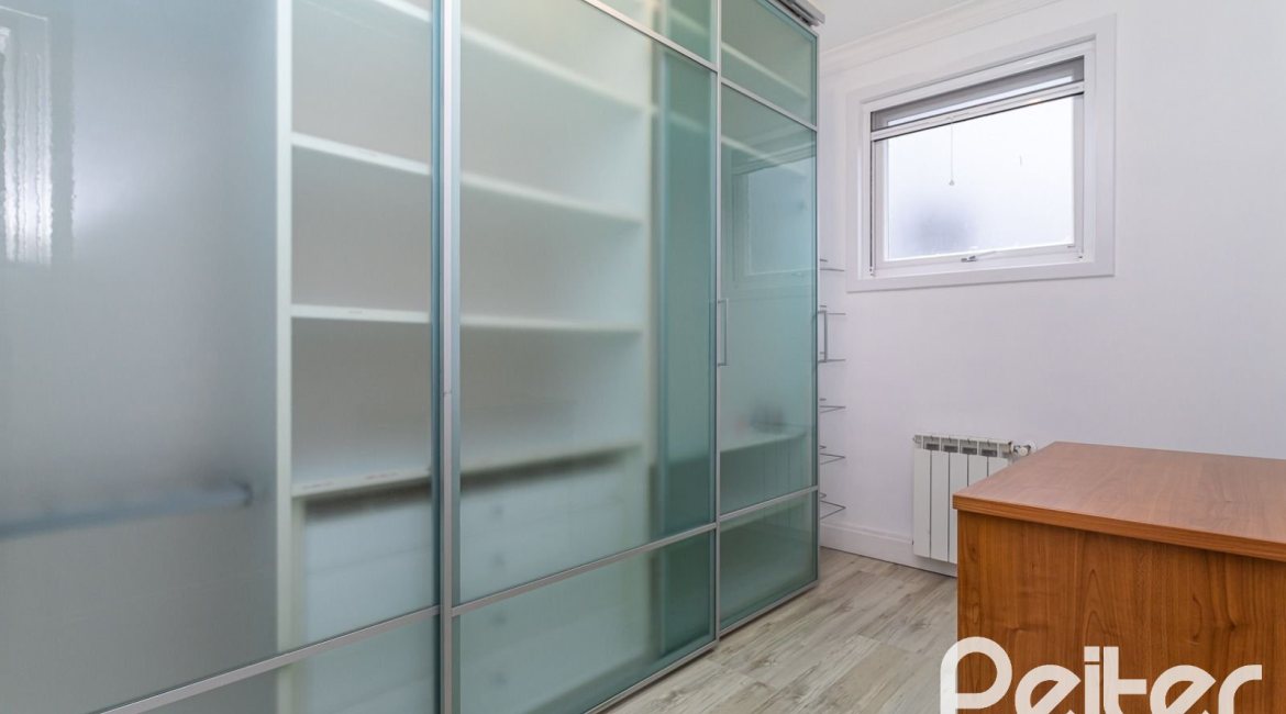 Casa em Condomínio à venda com 615m², 4 dormitórios, 4 suítes, 6 vagas, no bairro Terra Ville em PORTO ALEGRE