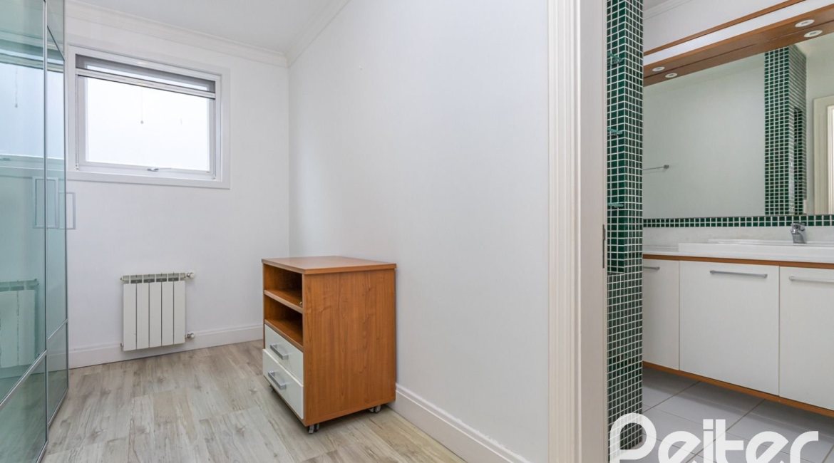 Casa em Condomínio à venda com 615m², 4 dormitórios, 4 suítes, 6 vagas, no bairro Terra Ville em PORTO ALEGRE