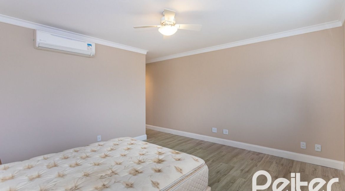 Casa em Condomínio à venda com 615m², 4 dormitórios, 4 suítes, 6 vagas, no bairro Terra Ville em PORTO ALEGRE