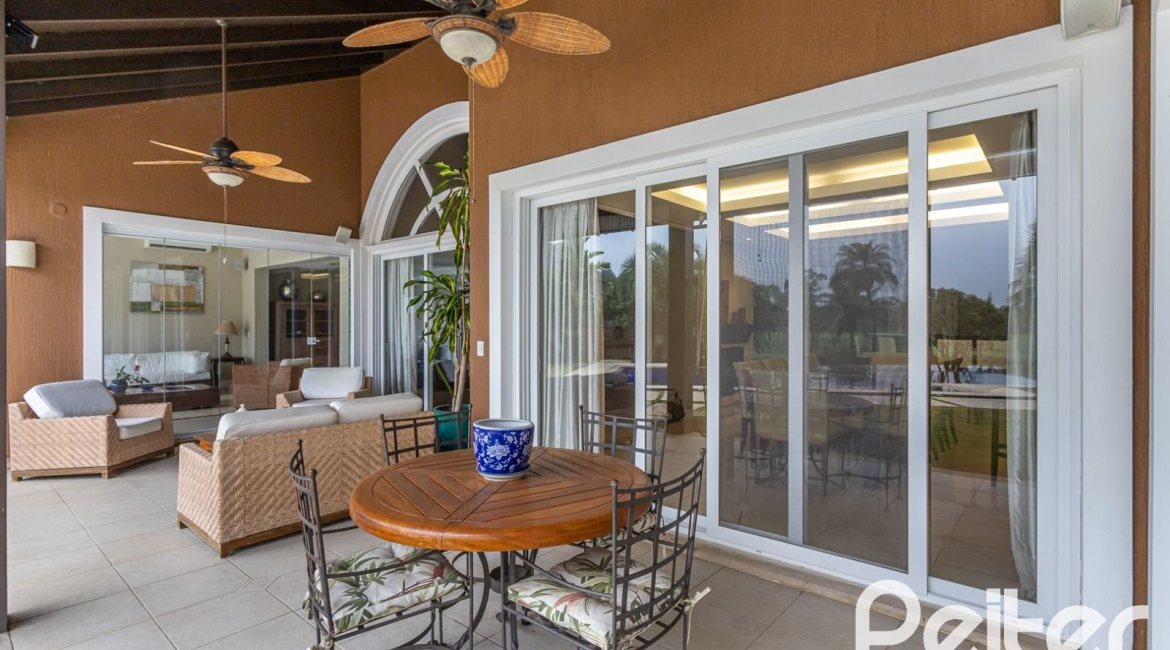 Casa em Condomínio à venda com 615m², 4 dormitórios, 4 suítes, 6 vagas, no bairro Terra Ville em PORTO ALEGRE