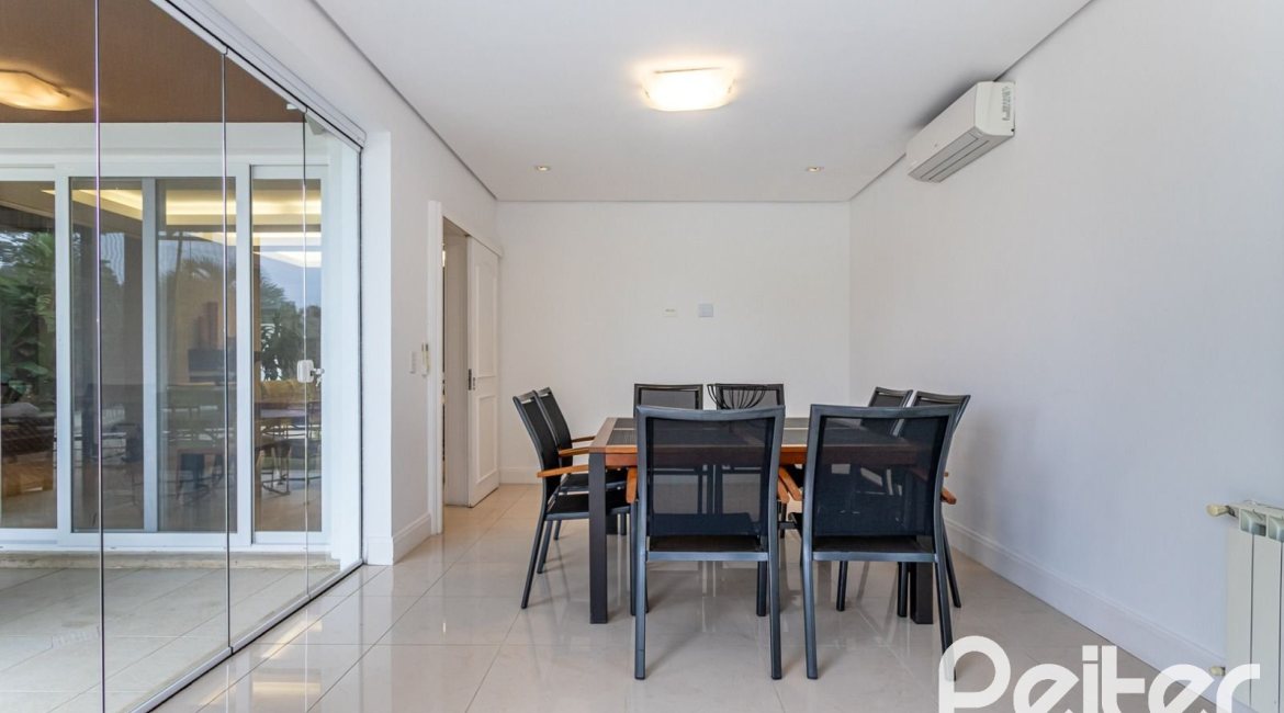 Casa em Condomínio à venda com 615m², 4 dormitórios, 4 suítes, 6 vagas, no bairro Terra Ville em PORTO ALEGRE