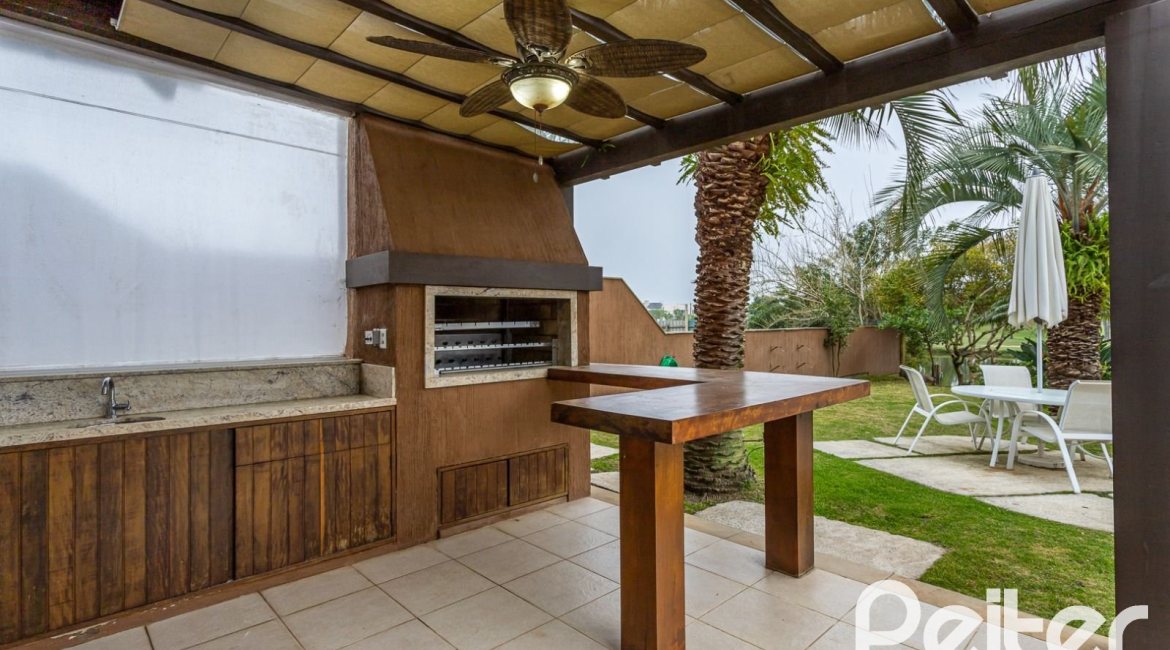 Casa em Condomínio à venda com 615m², 4 dormitórios, 4 suítes, 6 vagas, no bairro Terra Ville em PORTO ALEGRE