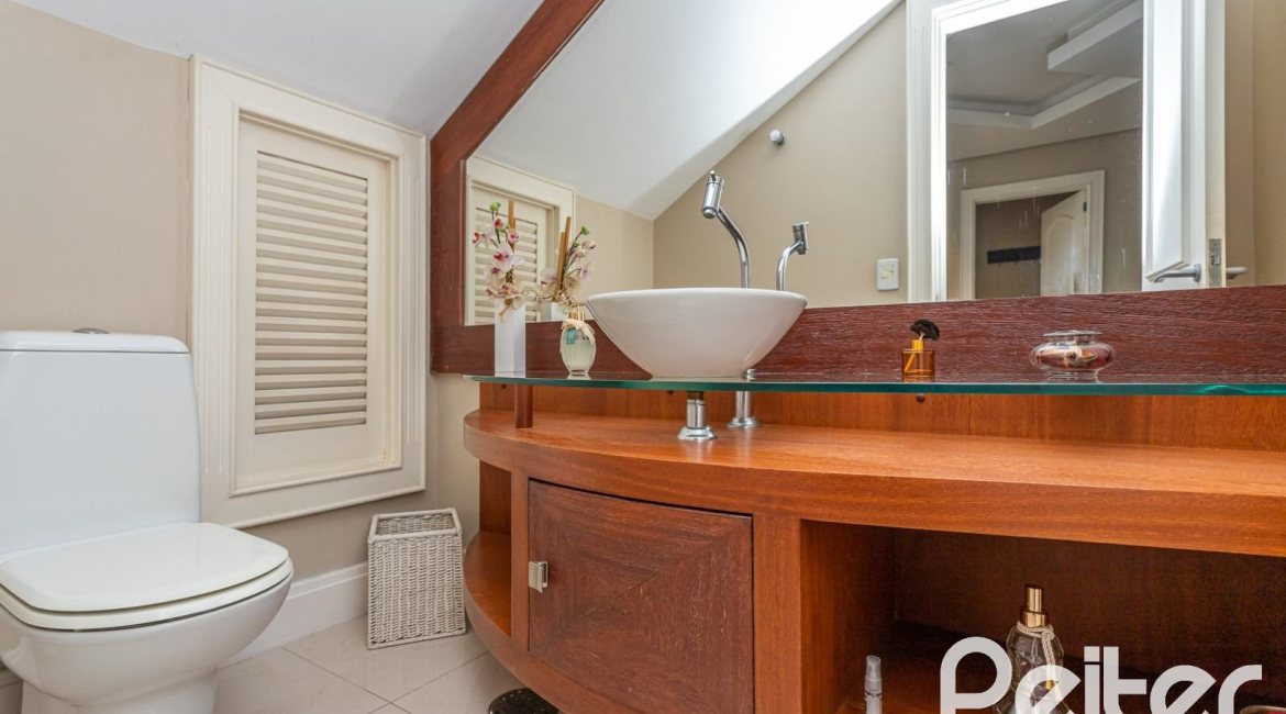 Casa em Condomínio à venda com 615m², 4 dormitórios, 4 suítes, 6 vagas, no bairro Terra Ville em PORTO ALEGRE