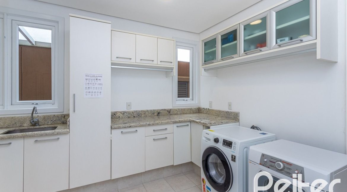 Casa em Condomínio à venda com 615m², 4 dormitórios, 4 suítes, 6 vagas, no bairro Terra Ville em PORTO ALEGRE