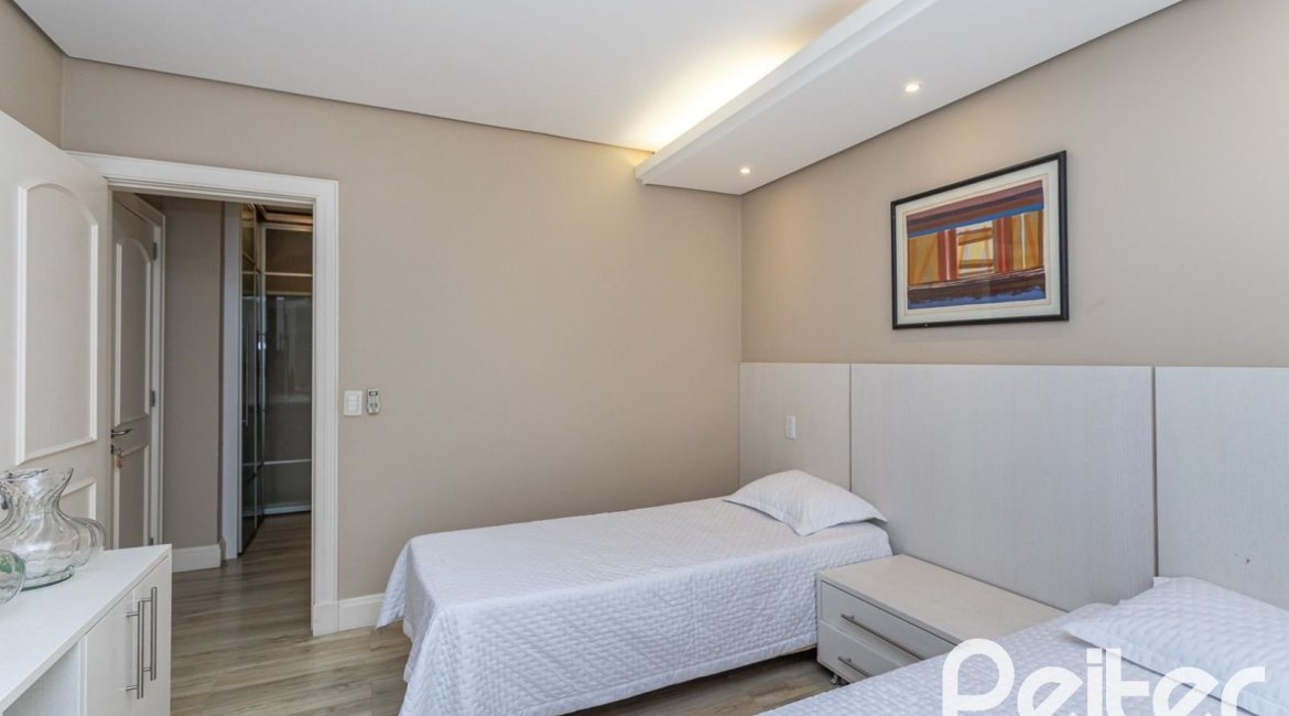 Casa em Condomínio à venda com 615m², 4 dormitórios, 4 suítes, 6 vagas, no bairro Terra Ville em PORTO ALEGRE