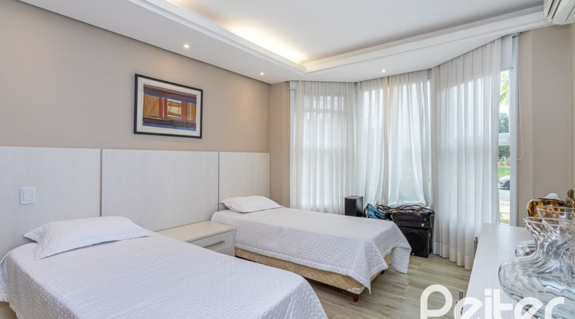 Casa em Condomínio à venda com 615m², 4 dormitórios, 4 suítes, 6 vagas, no bairro Terra Ville em PORTO ALEGRE