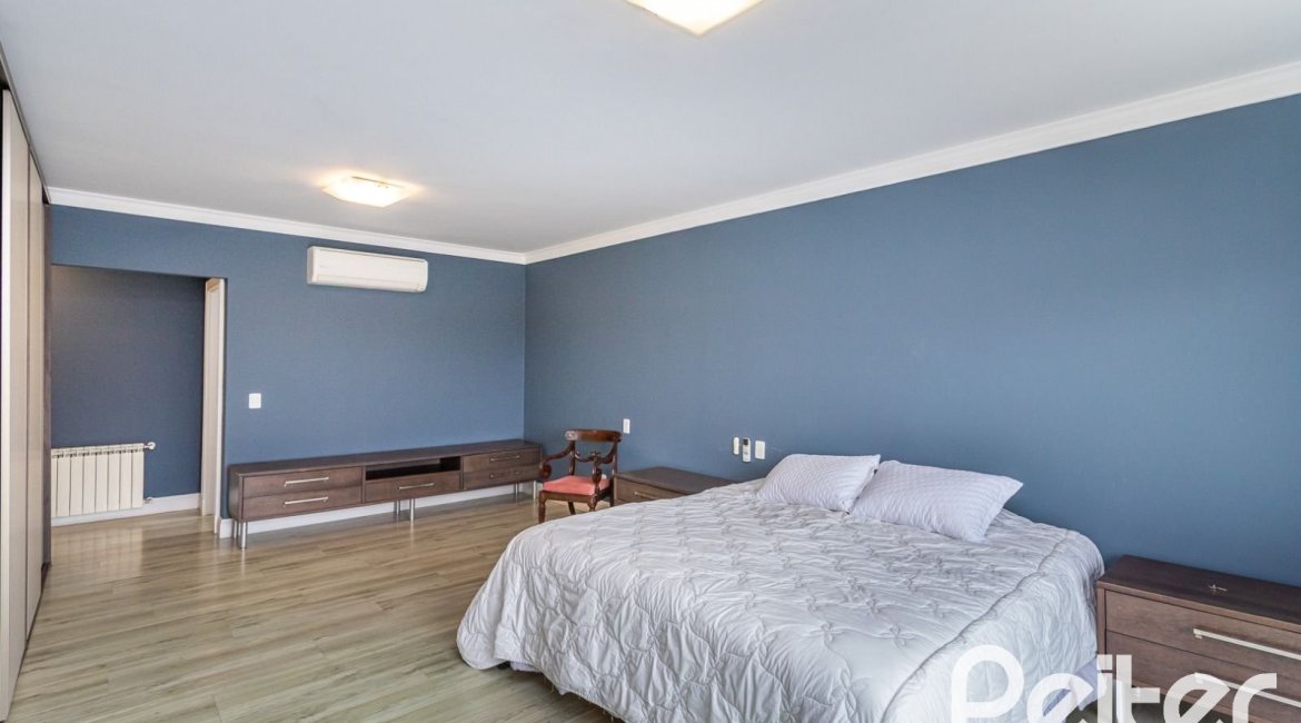 Casa em Condomínio à venda com 615m², 4 dormitórios, 4 suítes, 6 vagas, no bairro Terra Ville em PORTO ALEGRE