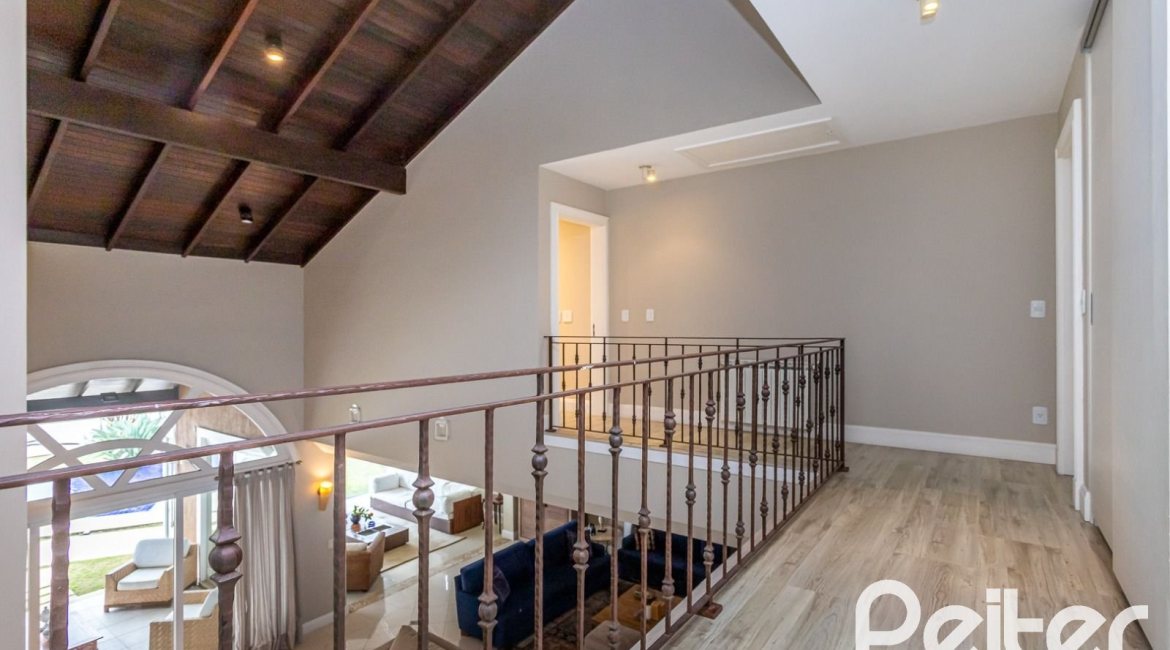 Casa em Condomínio à venda com 615m², 4 dormitórios, 4 suítes, 6 vagas, no bairro Terra Ville em PORTO ALEGRE